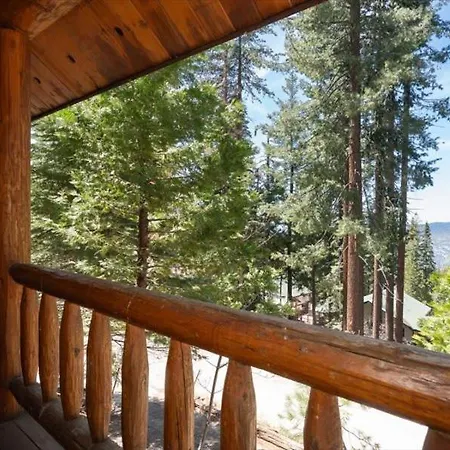 Yosemite Log Cabin-Rustic Charm-Sleeps 8